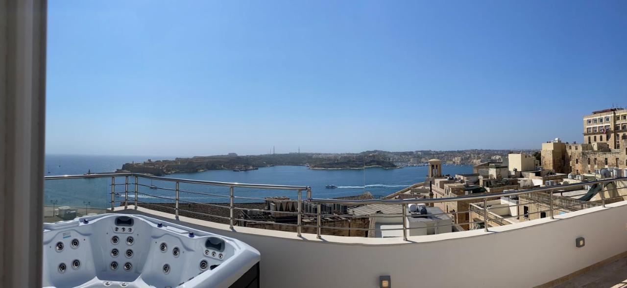 Valletta Luxury 4-Bedroom Duplex With Stunning Sea Views Private Terrace And Jacuzzi المظهر الخارجي الصورة