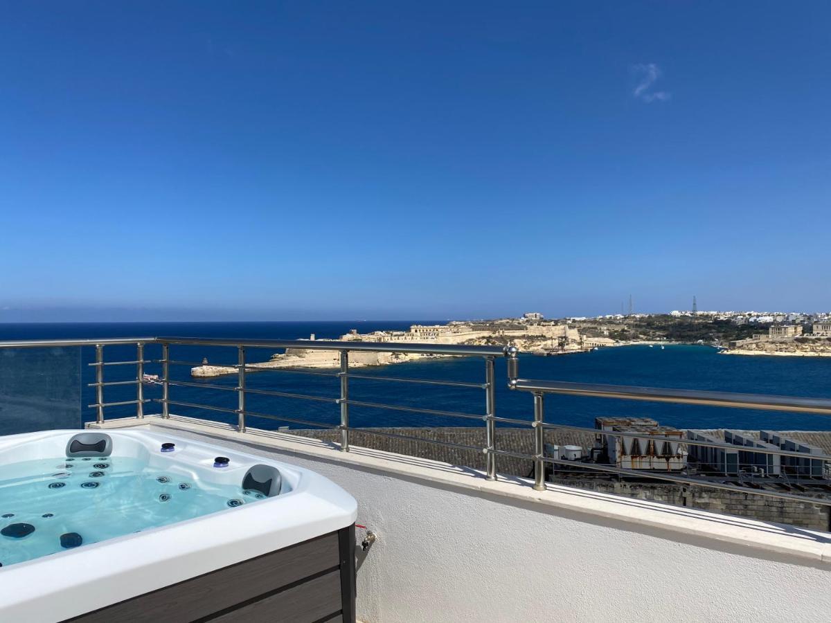Valletta Luxury 4-Bedroom Duplex With Stunning Sea Views Private Terrace And Jacuzzi المظهر الخارجي الصورة