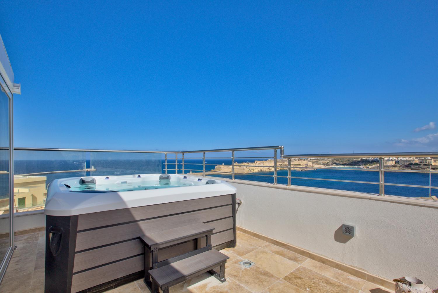 Valletta Luxury 4-Bedroom Duplex With Stunning Sea Views Private Terrace And Jacuzzi المظهر الخارجي الصورة