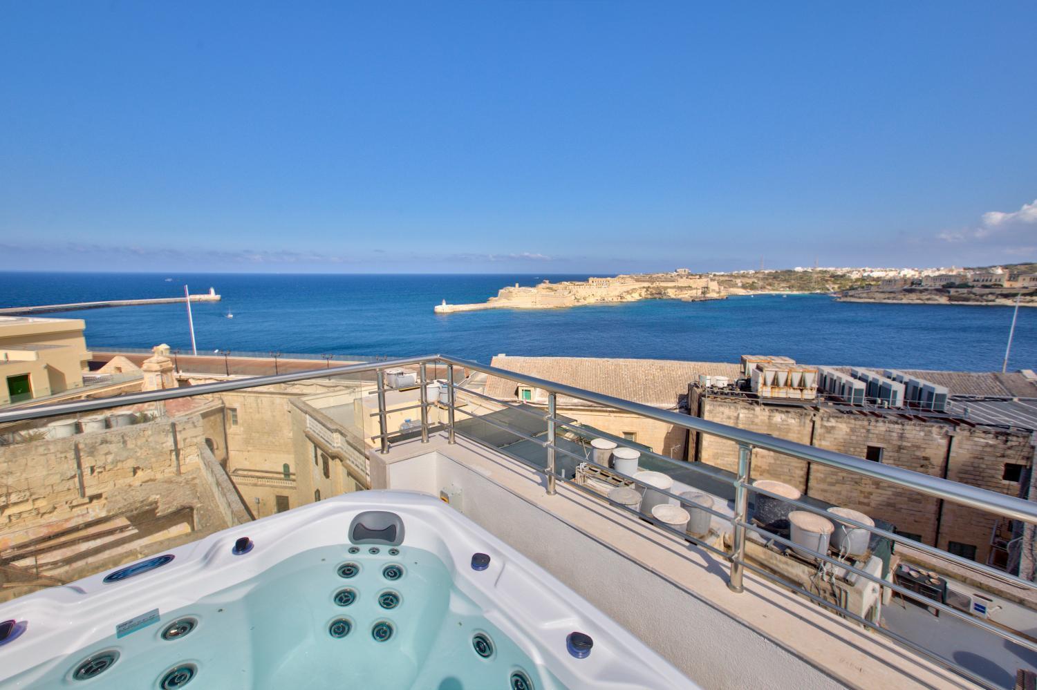 Valletta Luxury 4-Bedroom Duplex With Stunning Sea Views Private Terrace And Jacuzzi المظهر الخارجي الصورة